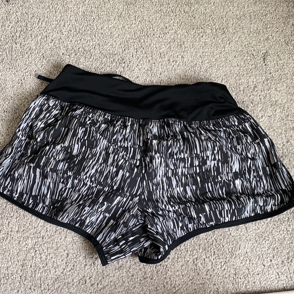Nike dry fit athletic shorts - Picture 2 of 2